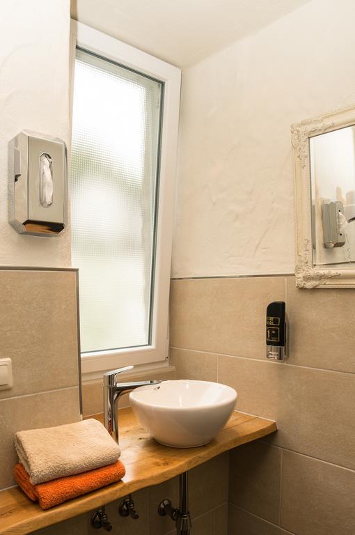 Moselland Hotel Im Enderttal Zum Onkel Willi Cochem Bilik gambar